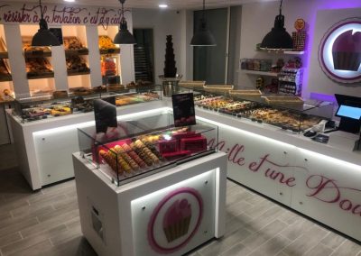 shop-with-central-display